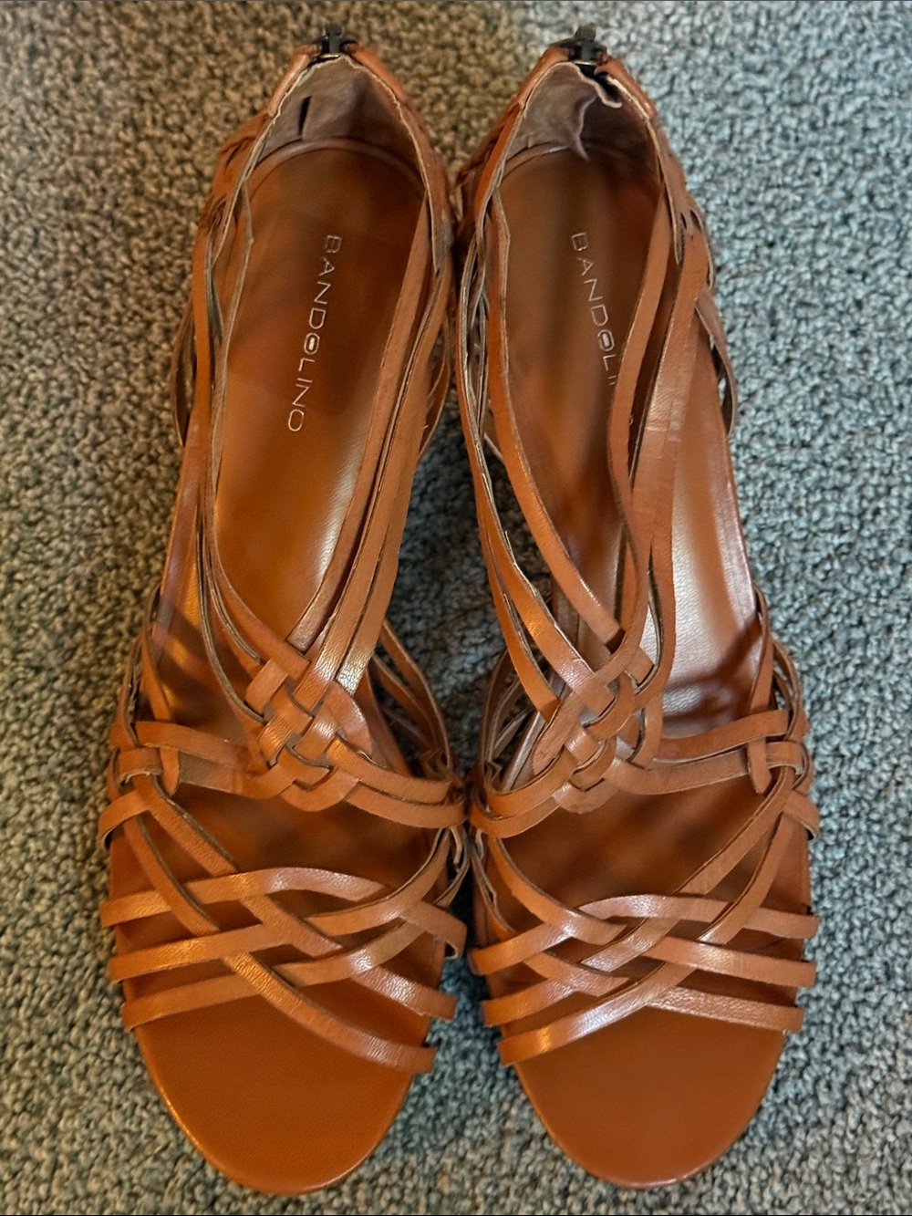 Bandolino Burgundancer Brown Leather Zip Back 3” Stack Heeled Sandals. Size
10